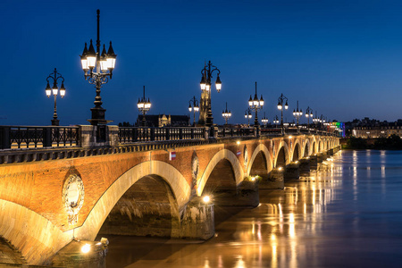 Pont de Pierre 在波尔多