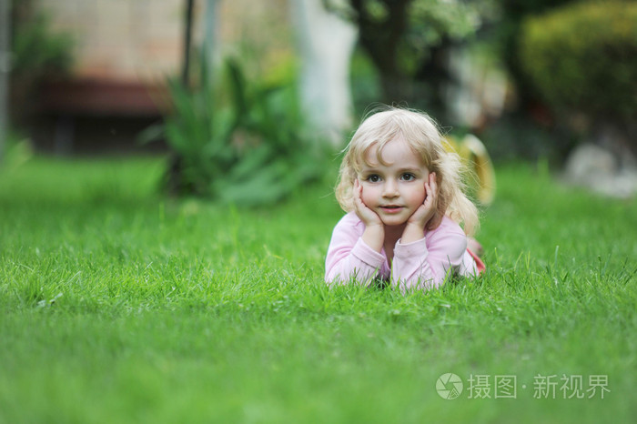 小妞儿;妞妞;小女子