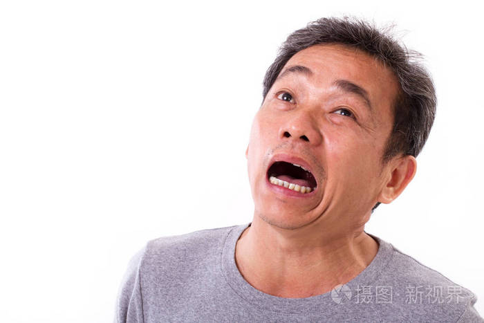 那痛苦的表情中的老年的患者
