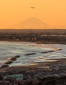 富士山和饭冈镇海滩