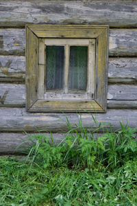 木头和窗户的墙