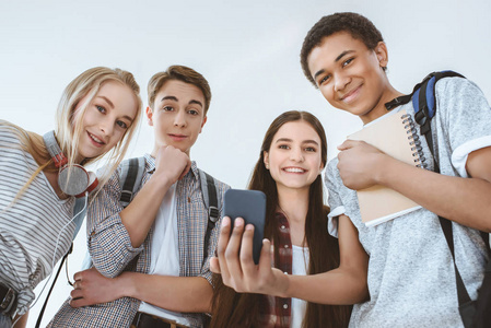 多元文化青少年与智能手机