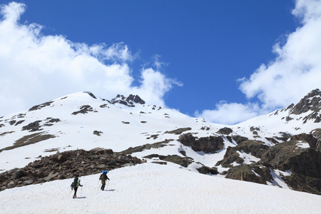 两个登山者