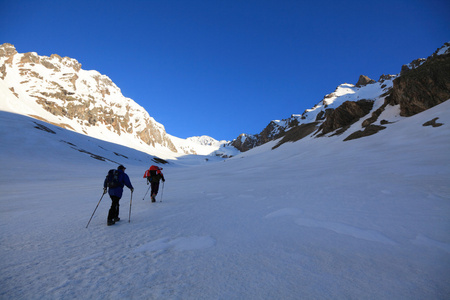 两个登山者