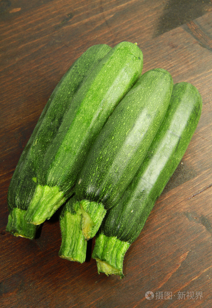 夏季产南瓜之一种usncu绿皮密生西葫芦英courgette