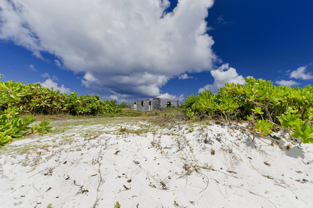 海滩景观无人居住的毛里求斯岛。