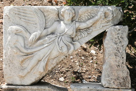 石雕女神耐克在以弗所古城图片