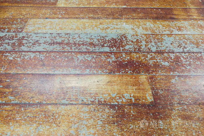 破损的木地板带划痕需要水库