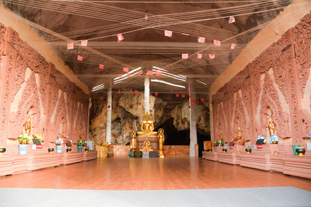 美丽的寺庙泰国洞佛文化