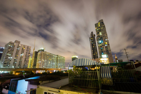 曼谷城市景观夜幕降临，美丽的天空