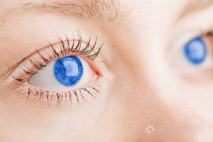 漂亮的蓝眼睛
