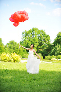 新娘带着气球