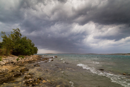 在亚得里亚海, 克罗地亚, 夏季剧烈的风暴云