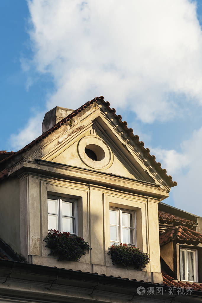 古典的欧洲房屋红砖屋顶