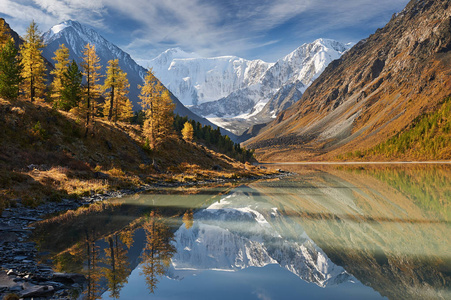 美丽的秋景，阿尔泰山俄罗斯