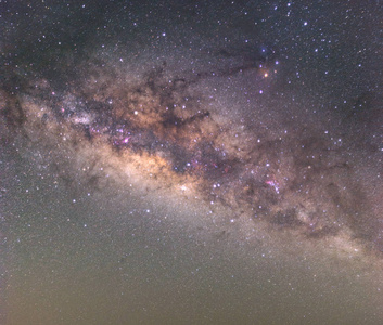 显然银河在夜空