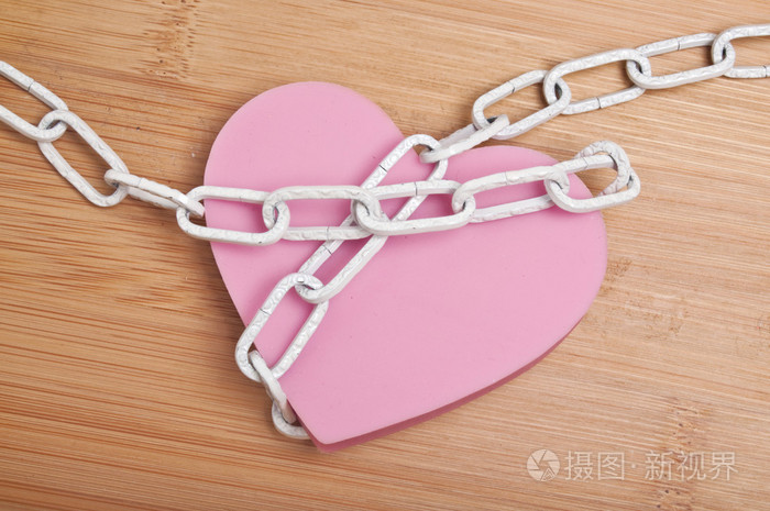 心在锁链上