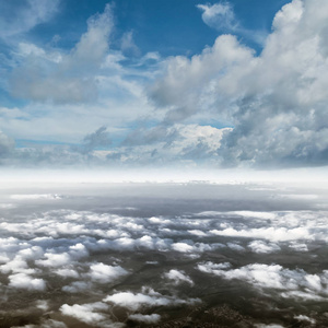 云在天空大气全景图片