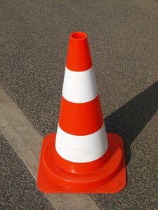 锥形交通路标,交通锥标照片