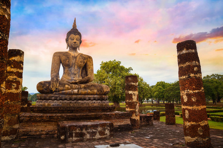 在素可泰历史公园，教科文组织世界遗产站点在泰国玛哈泰寺寺庙