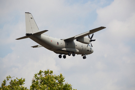 阿莱尼亚阿莱尼亚c27j斯巴达接近机场照片