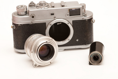 旧相机镜头和胶片