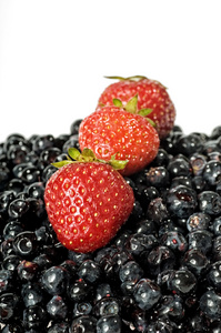 浆果 berry的名词复数  葡萄，番茄等浆果 干果仁 干种子