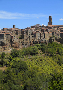 中世纪的村庄在凝灰岩山，托斯卡纳，意大利皮蒂利亚诺