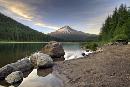 胡德山在 trillium 湖 3