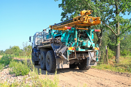 钻车钻井车照片