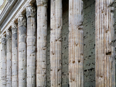 科林斯的花岗岩石柱，在罗马万神殿