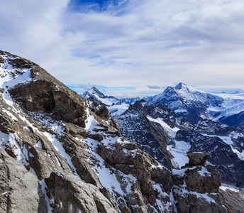 查看从山铁力士山位于瑞士在阴天