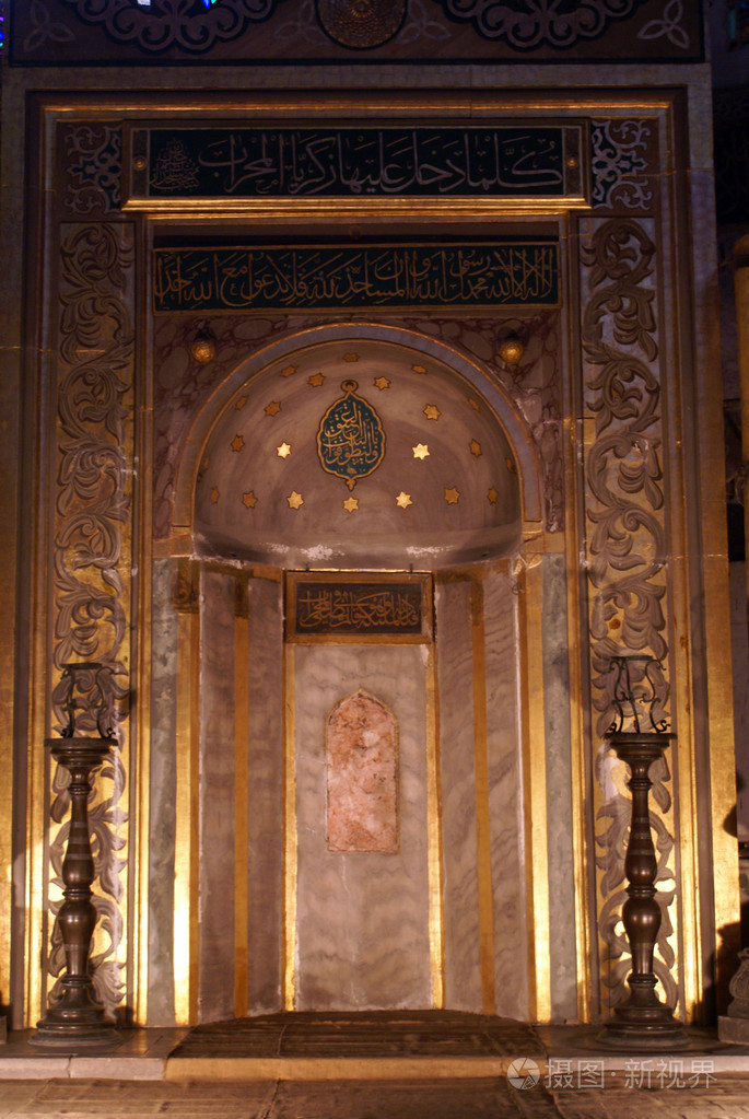 米哈拉布用以指示麦加方向的壁龛或板条壁龛