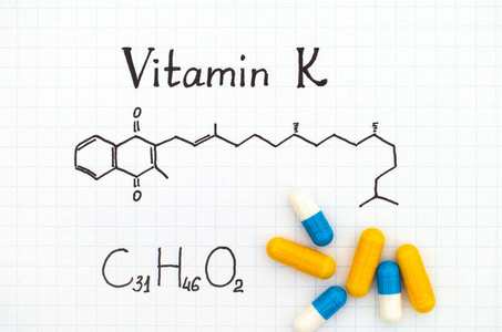 维生素 K 和一些药丸的化学公式