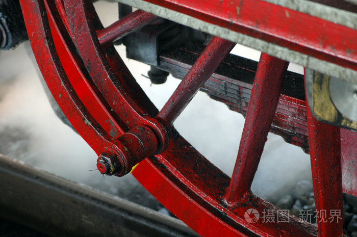 旧蒸汽火车的红轮