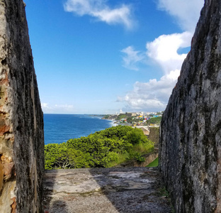 圣胡安，波多黎各和古代的 El Morro Cast 的海岸线