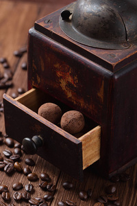巧克力松露在咖啡磨