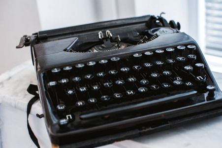 黑色的打字机古董