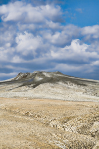 泥火山