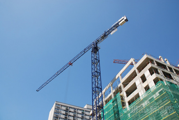 建筑工地的钢吊车