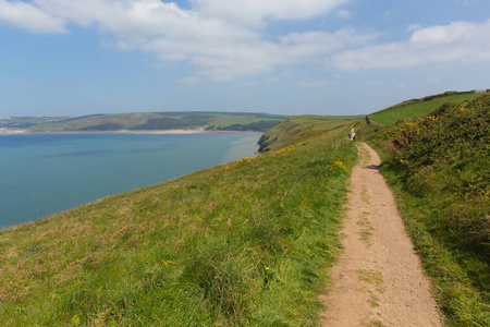 Croyde 到英格兰英国德文郡 Woolacombe 夏季海岸路径