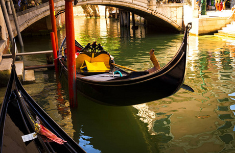 停车吊船在京杭大运河，威尼斯，意大利