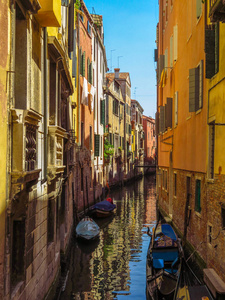 威尼斯视图从水街的旧楼