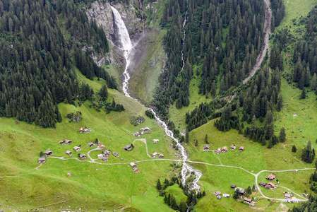 近劳森传在瑞士阿尔卑斯山的高山景观图片