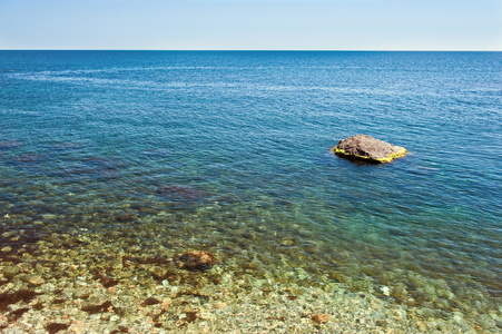 夏季海上海岸线