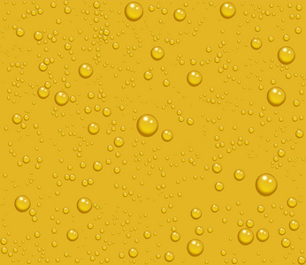 透明的淡啤酒滴黄色背景上的露珠