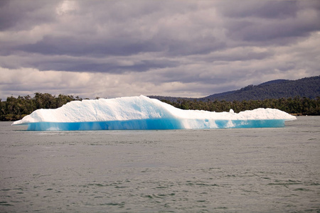 冰山在圣拉斐尔泻湖，智利巴塔哥尼亚