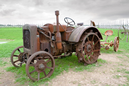 旧拖拉机