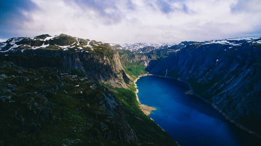湖和山在挪威图片