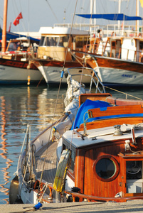 海港的帆船。 凯末尔安塔利亚土耳其